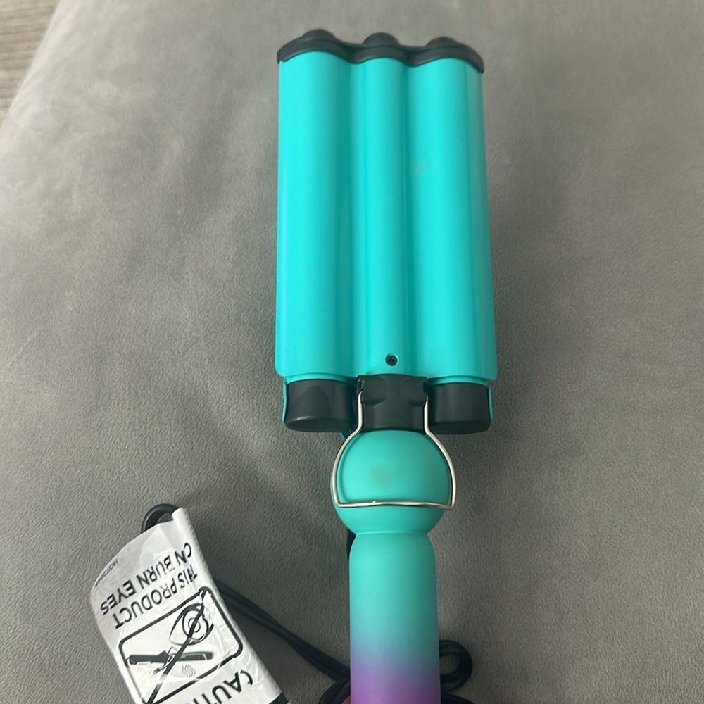 Wave Affair Jumbo 3 Barrel Ceramic Hair Waver
